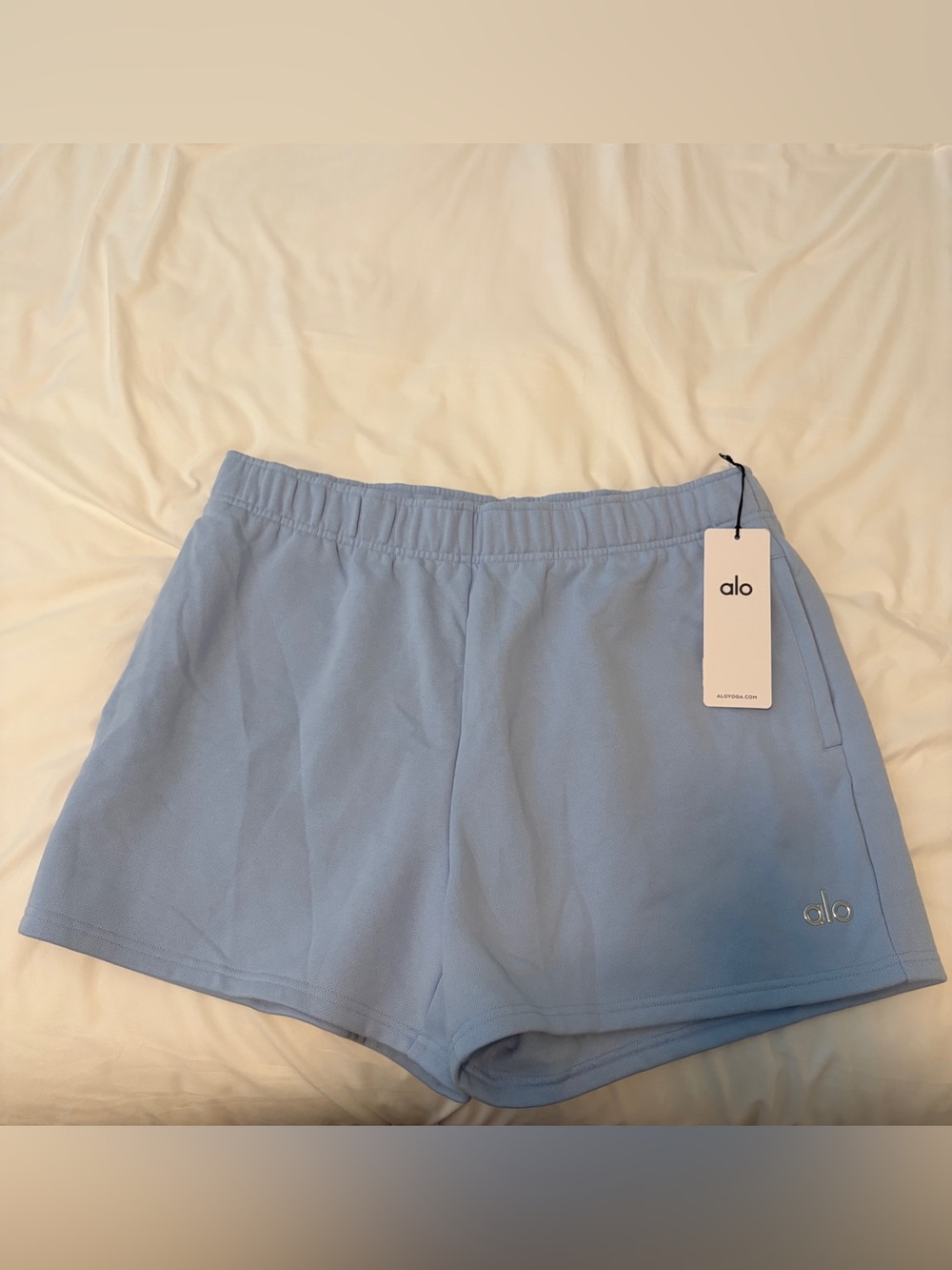 NWT ALO Yoga Women's Seashell Blue Accolade Shorts Large